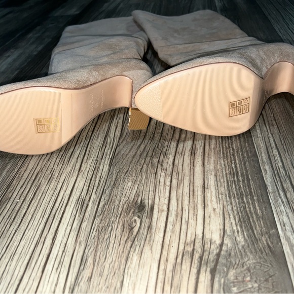 New ISNOM Suede Tan boots in a size 6.5. - Picture 2 of 10